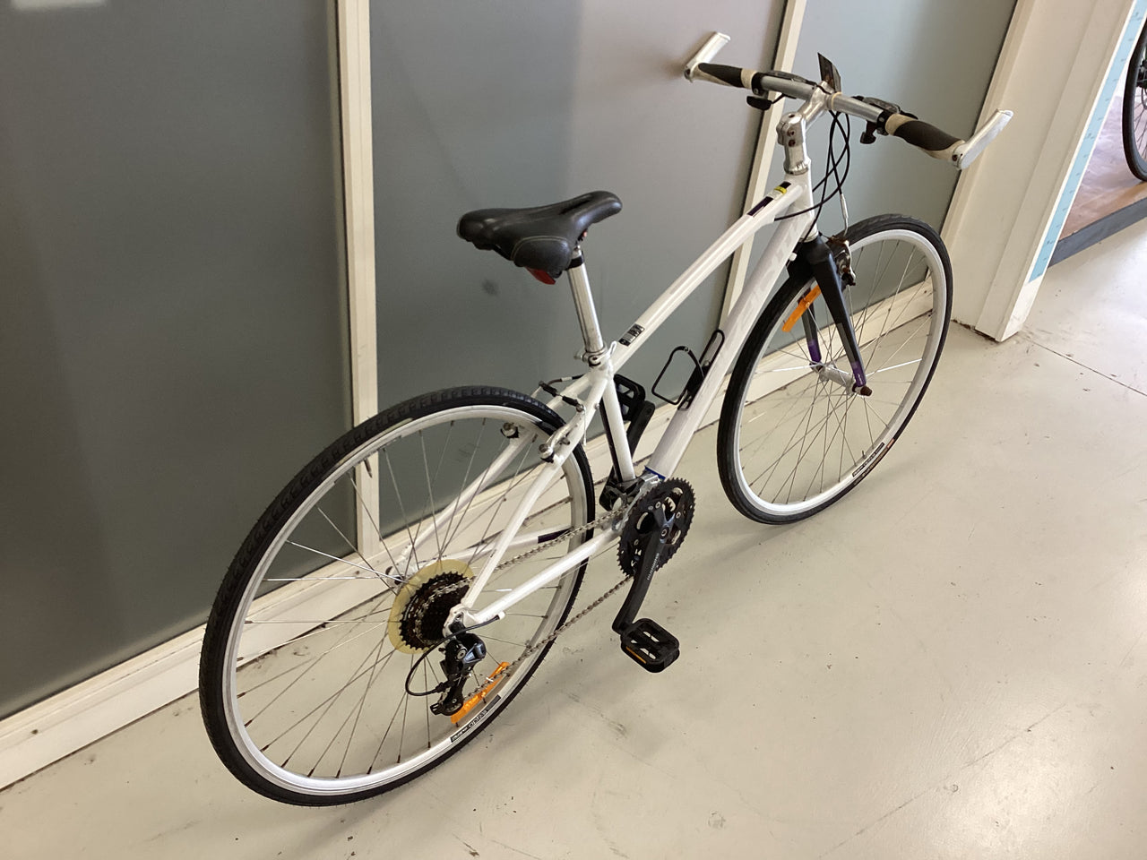 Avanti Aria Bike -  38cm - Flat Bar Commuter, Colour: White