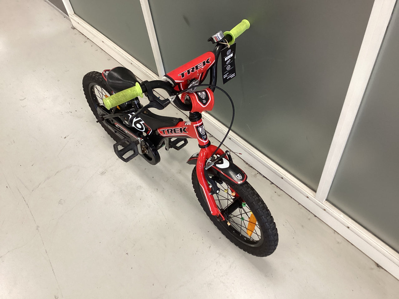 Trek Jet 16 Bike - 16"  - Kids, Colour: Black, Red