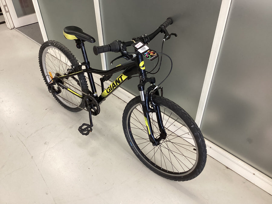 Giant Xtc Bike - 24"  - Kids, Colour: Black, Yellow