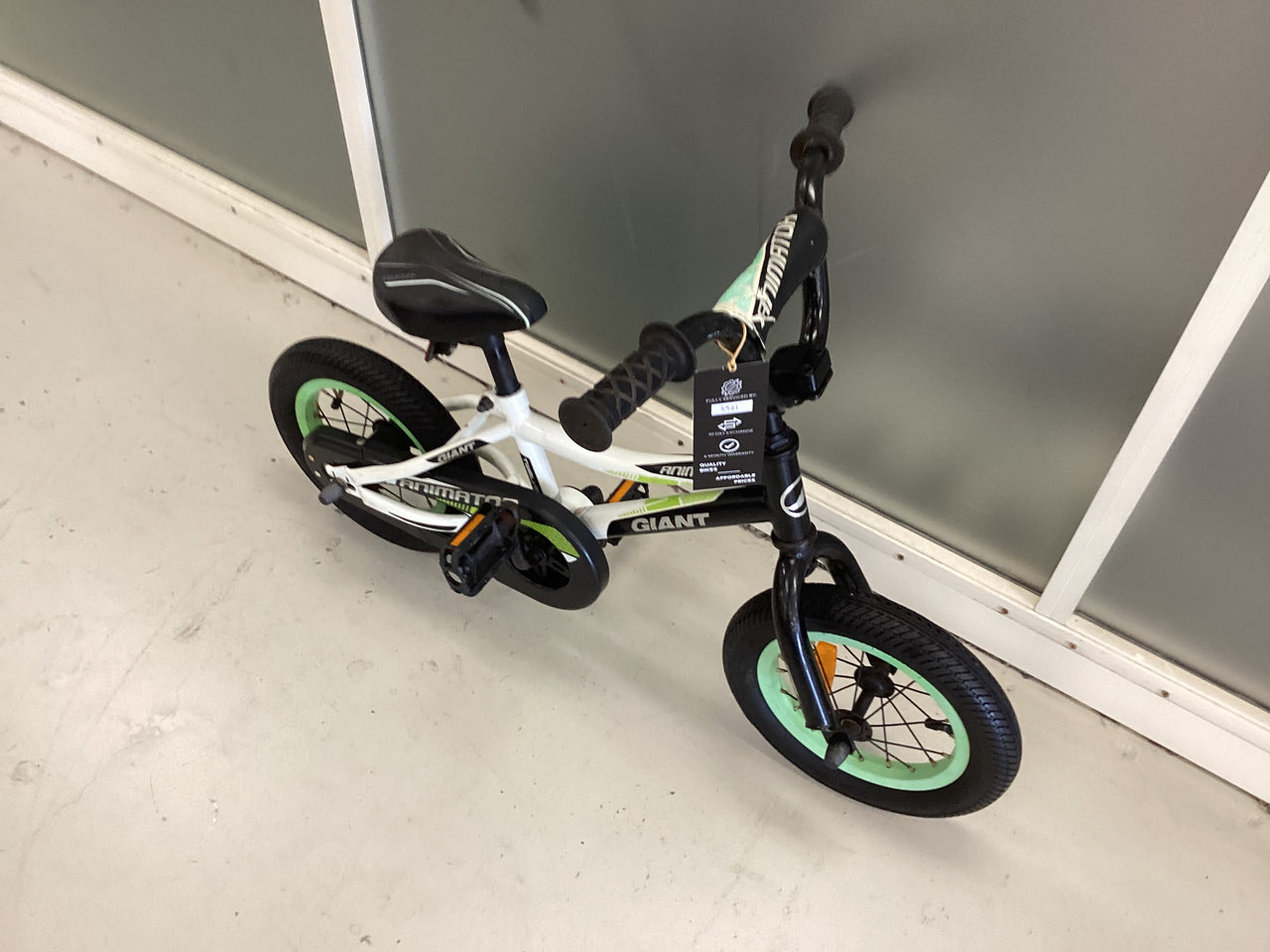 Giant Animator Bike - 12"  - Kids, Colour: Black, Green