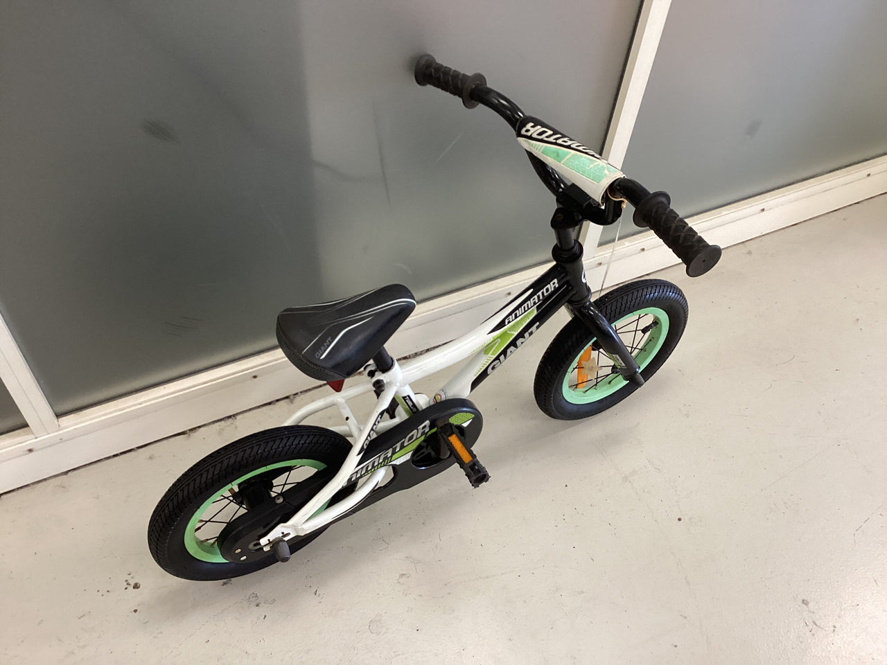 Giant Animator Bike - 12"  - Kids, Colour: Black, Green
