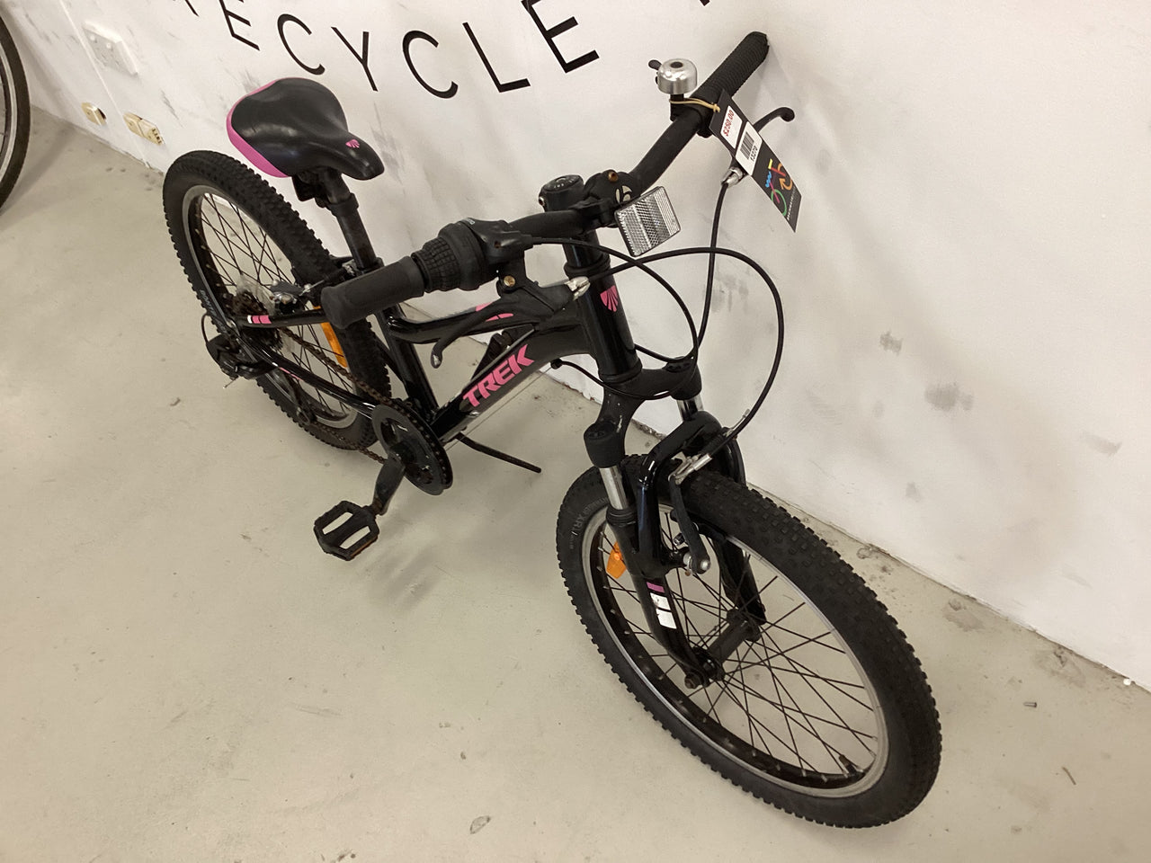 Trek Precaliber 20 Bike - 20"  - Mountain Bike,
Kids, Colour: Black, Pink