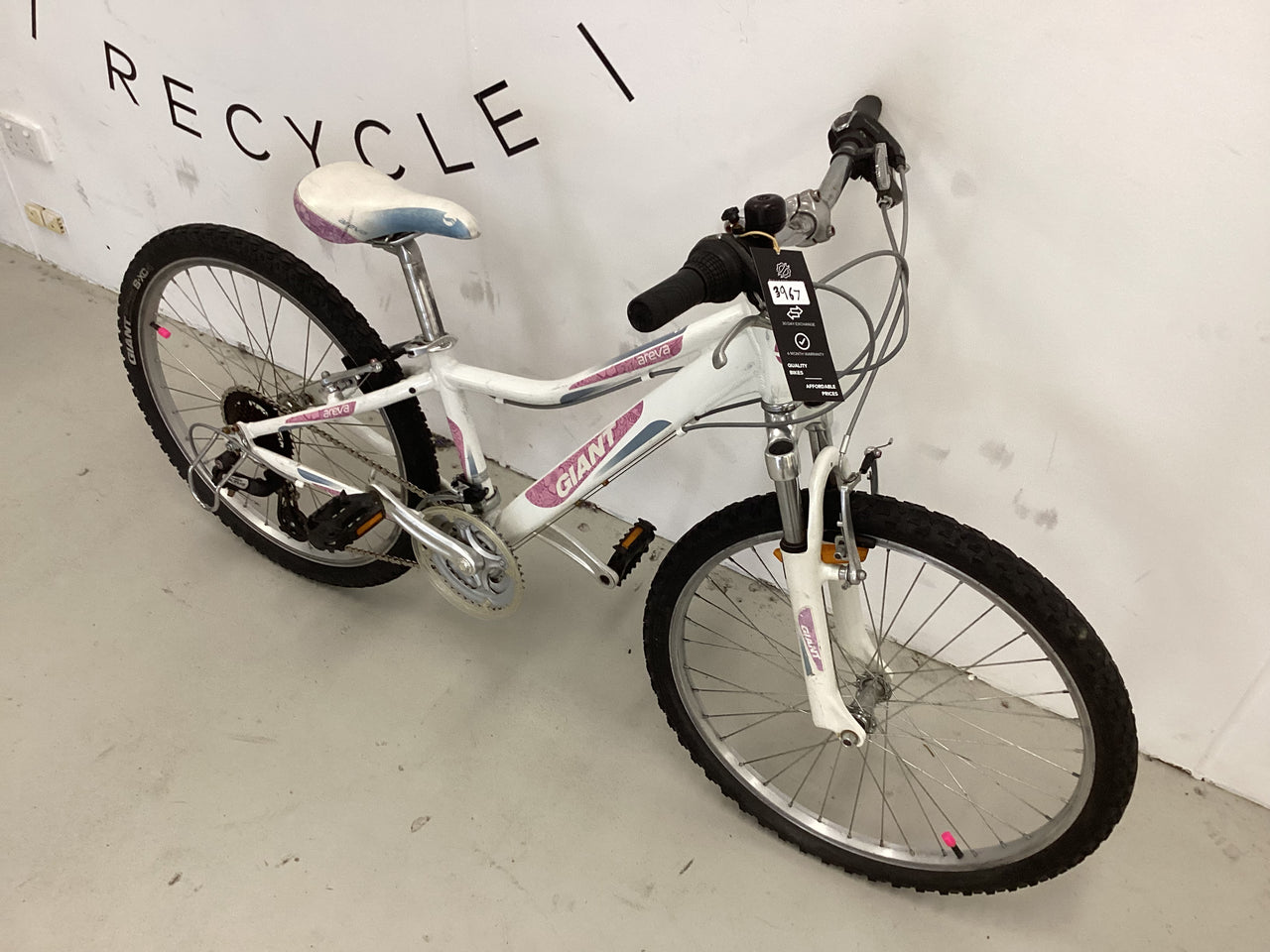 Giant Areva Bike - 24"  - Kids, Colour: White, Pink