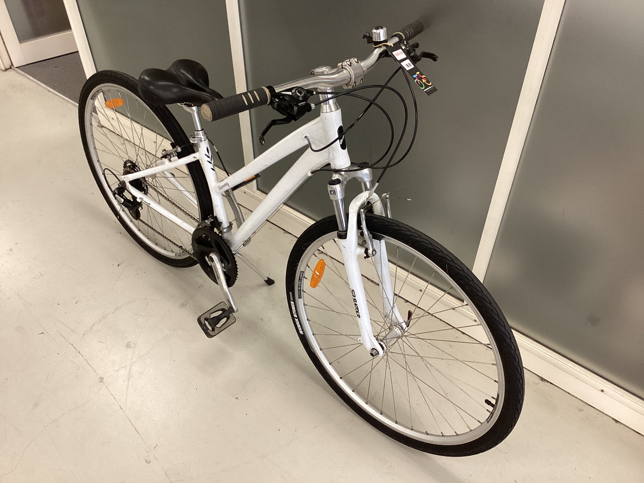 Avanti Discovery Bike -  38cm - Hybrid Commuter, Colour: White