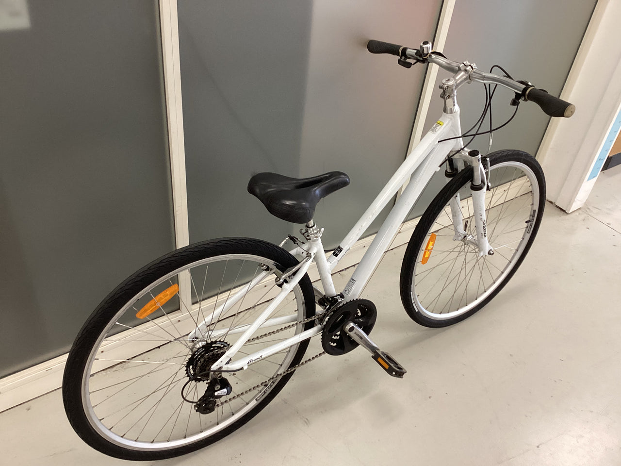 Avanti Discovery Bike -  38cm - Hybrid Commuter, Colour: White