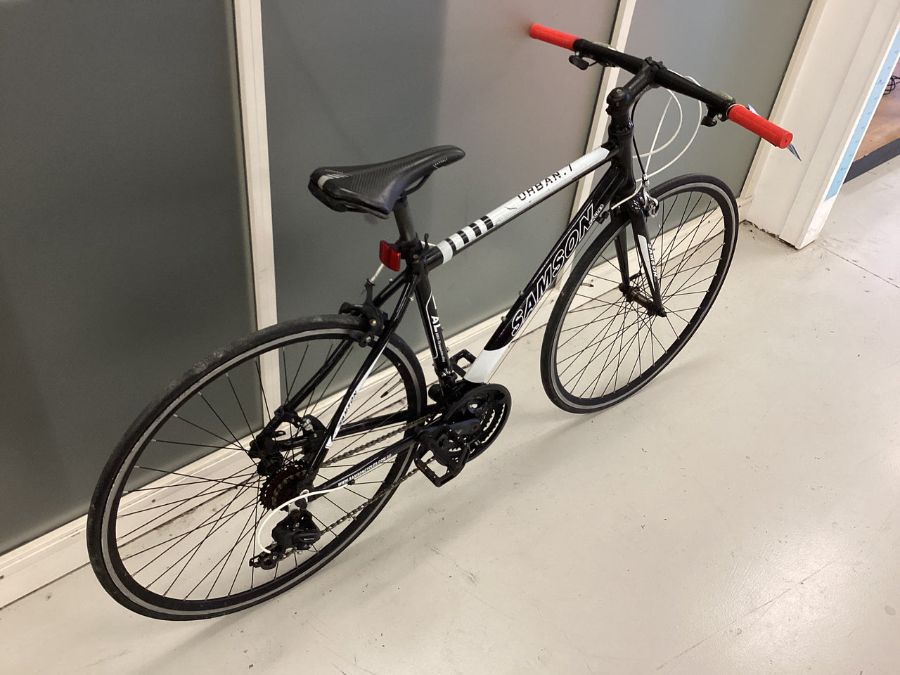 Samson Urban Bike -  54cm - Flat Bar Commuter, Colour: Black, White