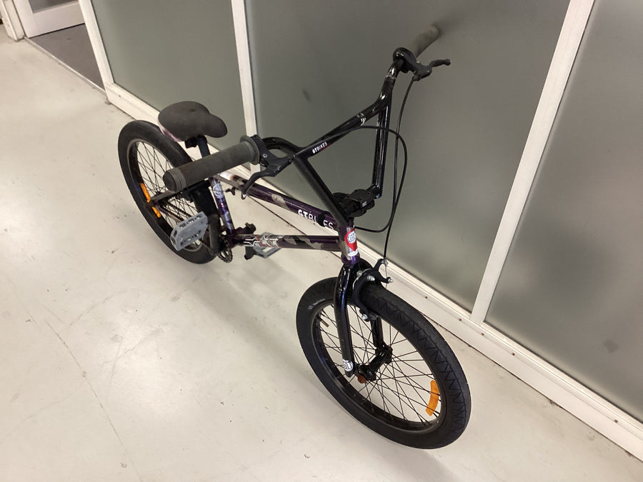 GT  Bike - 20"  - BMX, Colour: Purple