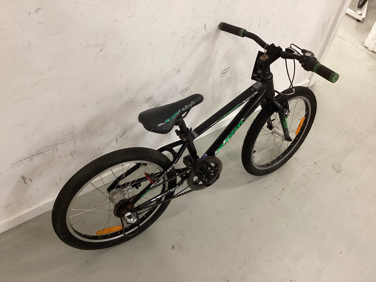 Avanti Shadow Bike - 20"  - Kids, Colour: Black, Green