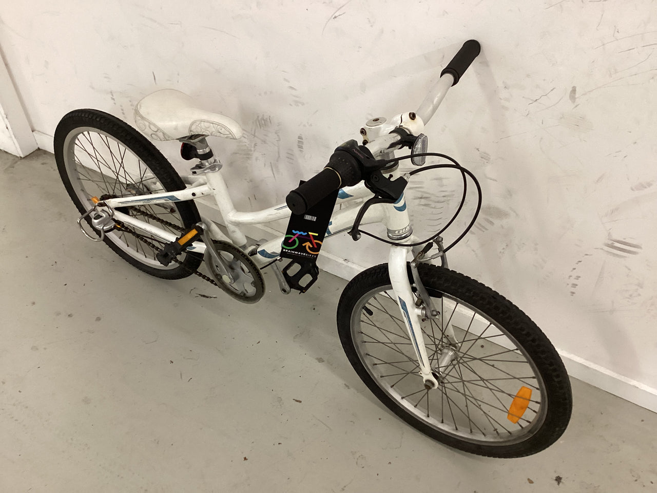 giant Veer Bike - 20"  - Kids, Colour: White