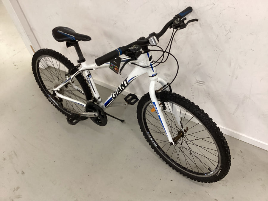 giant Boulder Bike - 26"  - Mountain Bike, Colour: White