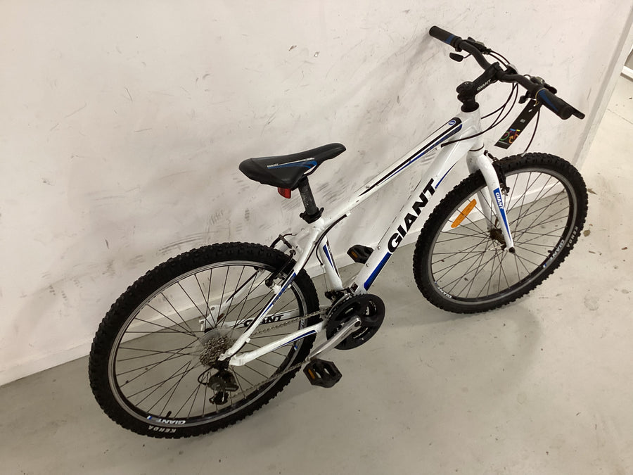 giant Boulder Bike - 26"  - Mountain Bike, Colour: White