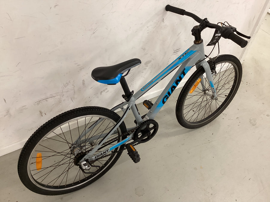 Giant XTC jr Bike - 24"  - Kids, Colour: Blue, Grey