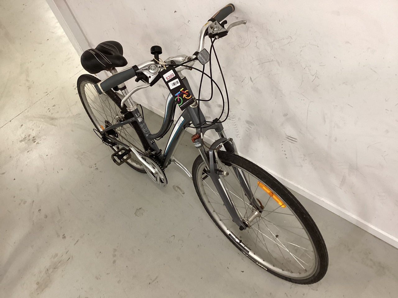 Giant Cypress Bike -  44cm - Hybrid Commuter,
Flat Bar Commuter, Colour: Grey