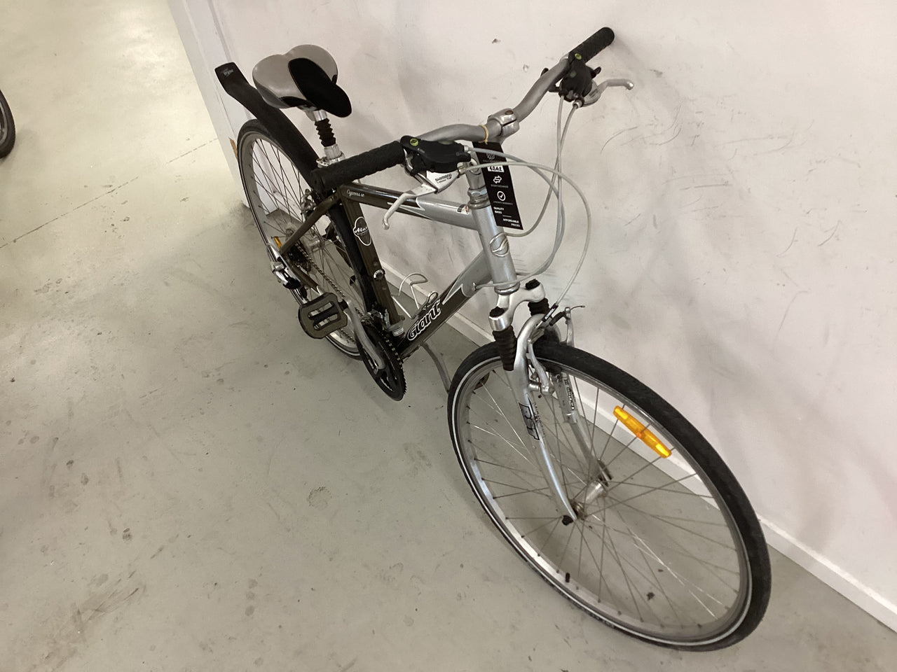 Giant Cypress Bike -  50cm - Hybrid Commuter, Colour: Silver