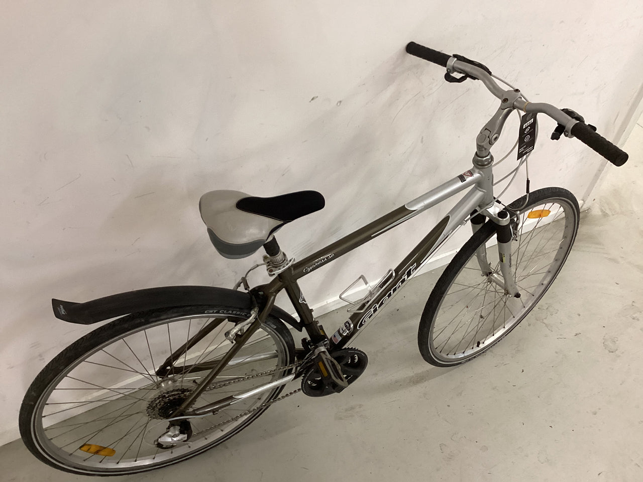 Giant Cypress Bike -  50cm - Hybrid Commuter, Colour: Silver
