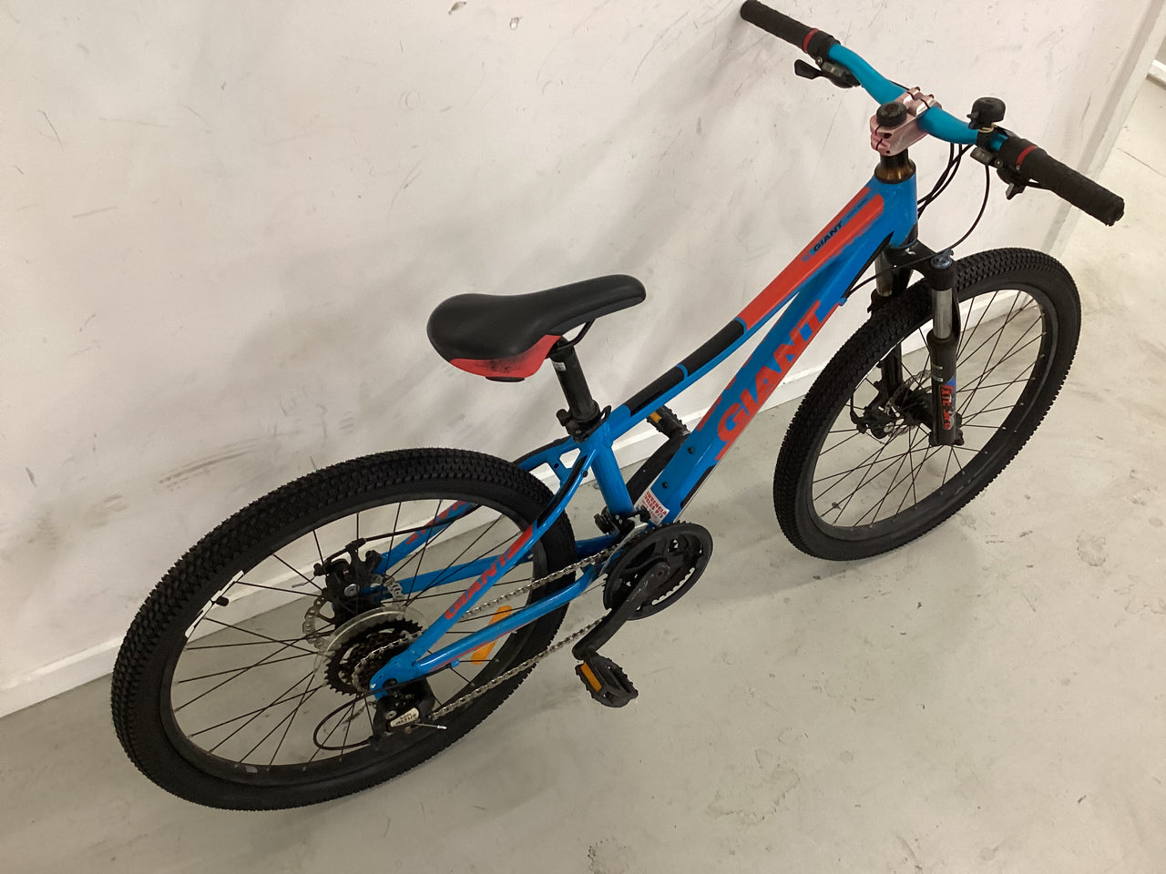Giant XTC JR 24 Bike - 24"  - Mountain Bike,
Kids, Colour: Blue, Red