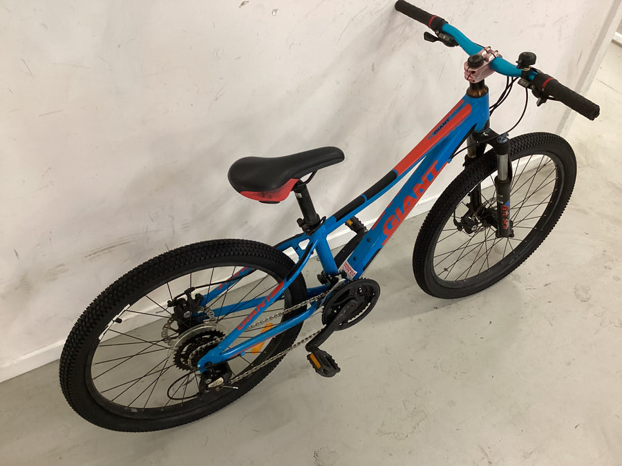 Giant XTC JR 24 Bike - 24"  - Mountain Bike,
Kids, Colour: Blue, Red