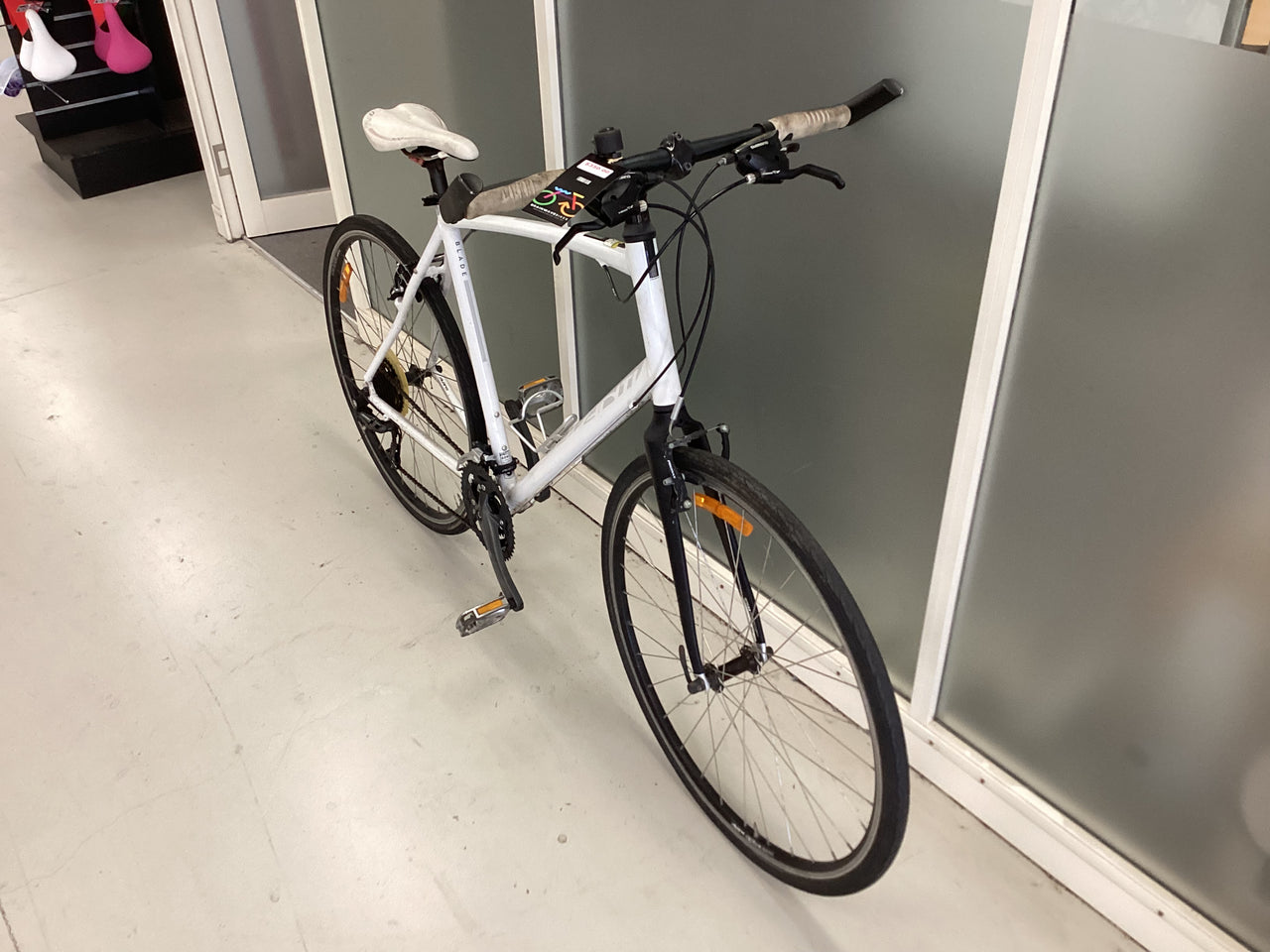 Avanti Blade Bike -  58cm - Hybrid Commuter,
Flat Bar Commuter, Colour: White