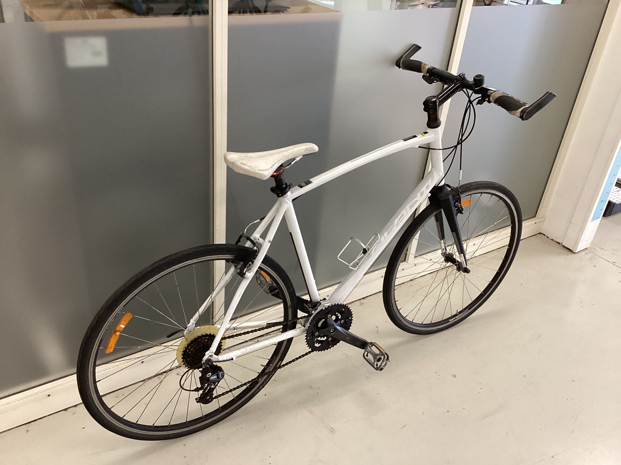 Avanti Blade Bike -  58cm - Hybrid Commuter,
Flat Bar Commuter, Colour: White