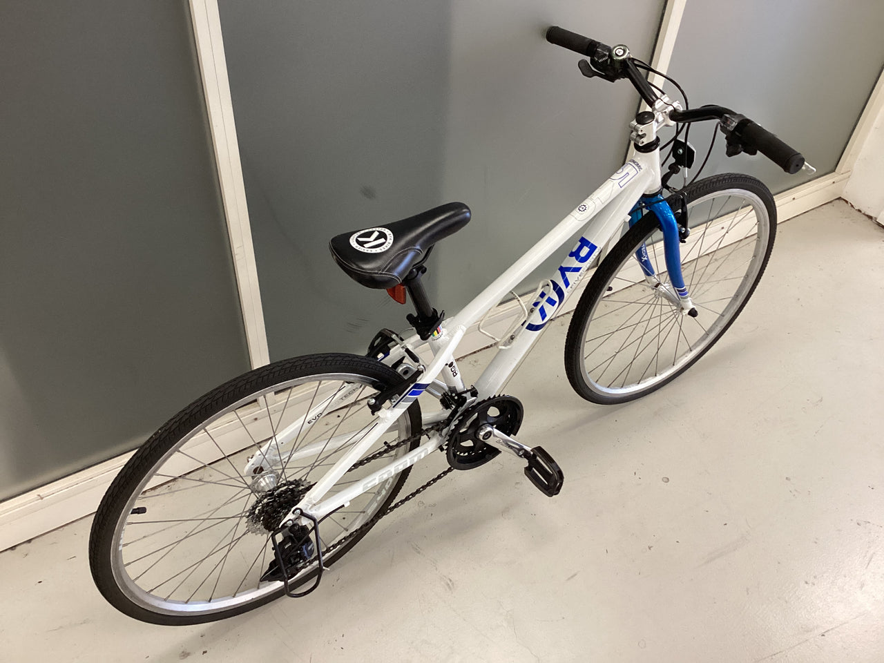 BYK E540 Bike - 24"  - Flat Bar Commuter,
Kids, Colour: Blue, White