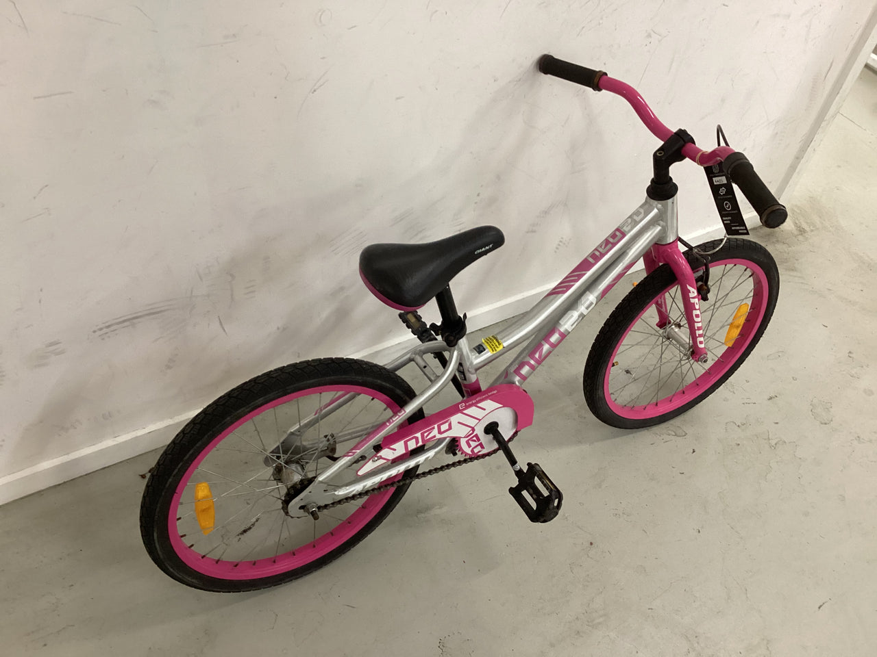 Apollo Neo Bike - 20"  - Kids, Colour: Pink, Silver