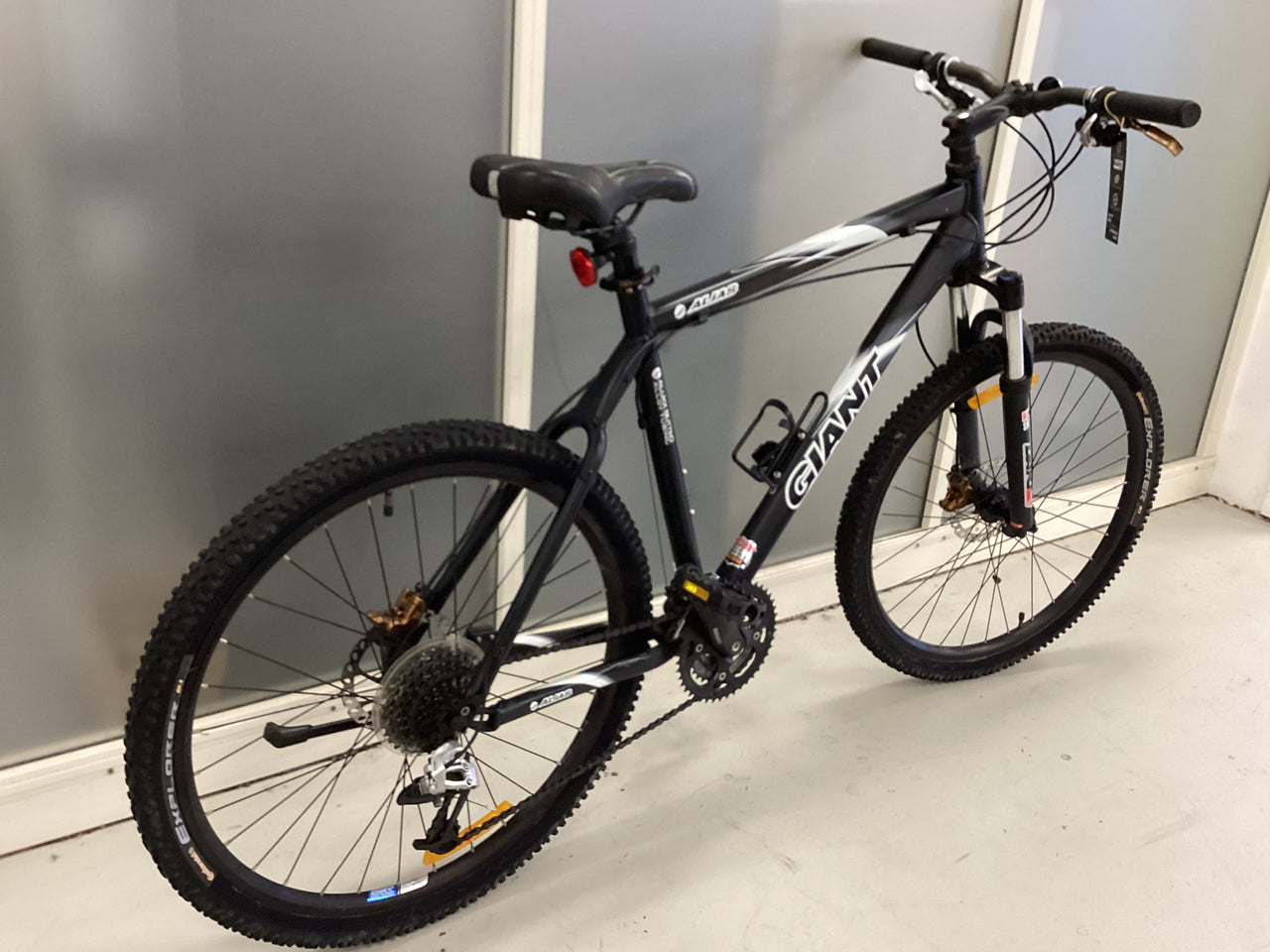 giant Alias Bike - 26"  - Mountain Bike, Colour: Black