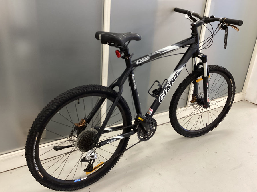 giant Alias Bike - 26"  - Mountain Bike, Colour: Black