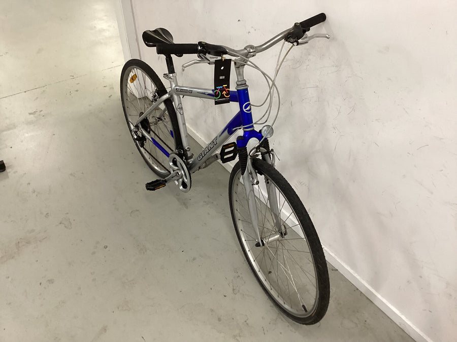 Giant Elwood Bike -  48cm - Hybrid Commuter, Colour: Blue, Silver