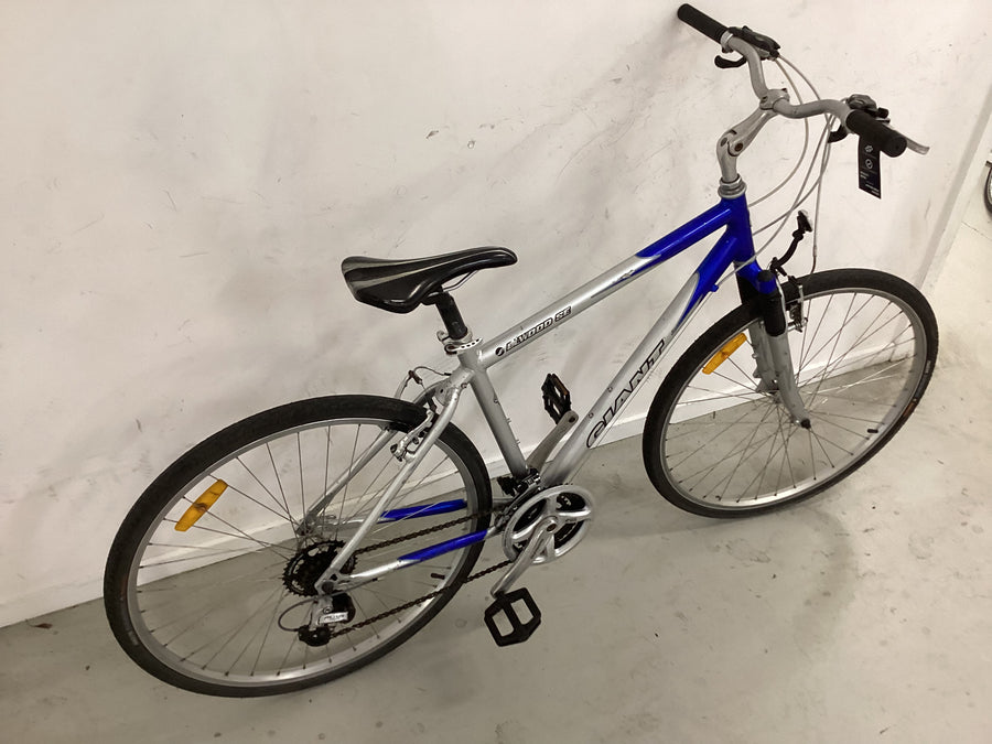 Giant Elwood Bike -  48cm - Hybrid Commuter, Colour: Blue, Silver