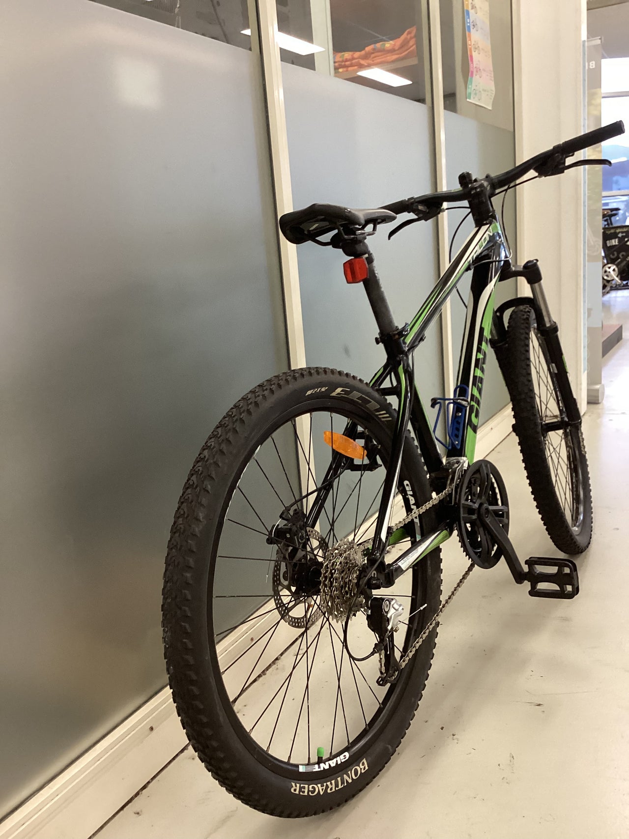 Giant Talon Bike -  40cm - Mountain Bike, Colour: Black, Green, White