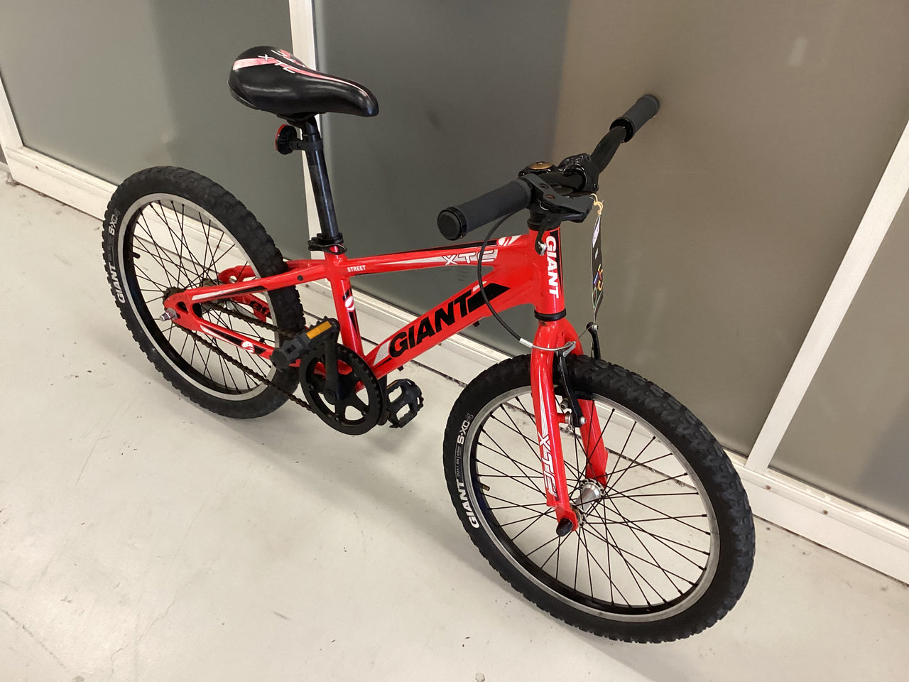 giant xtc Bike - 20"  - Kids, Colour: Red