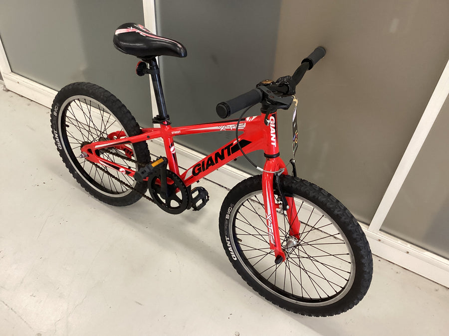 giant xtc Bike - 20"  - Kids, Colour: Red