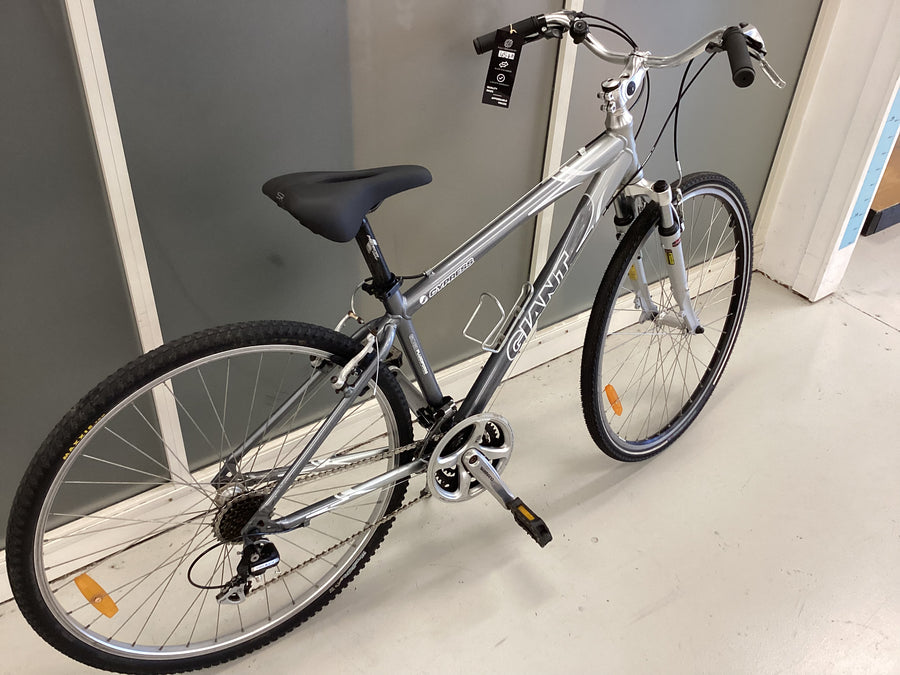 Giant Cypress Bike -  44cm - Hybrid Commuter, Colour: White, Silver