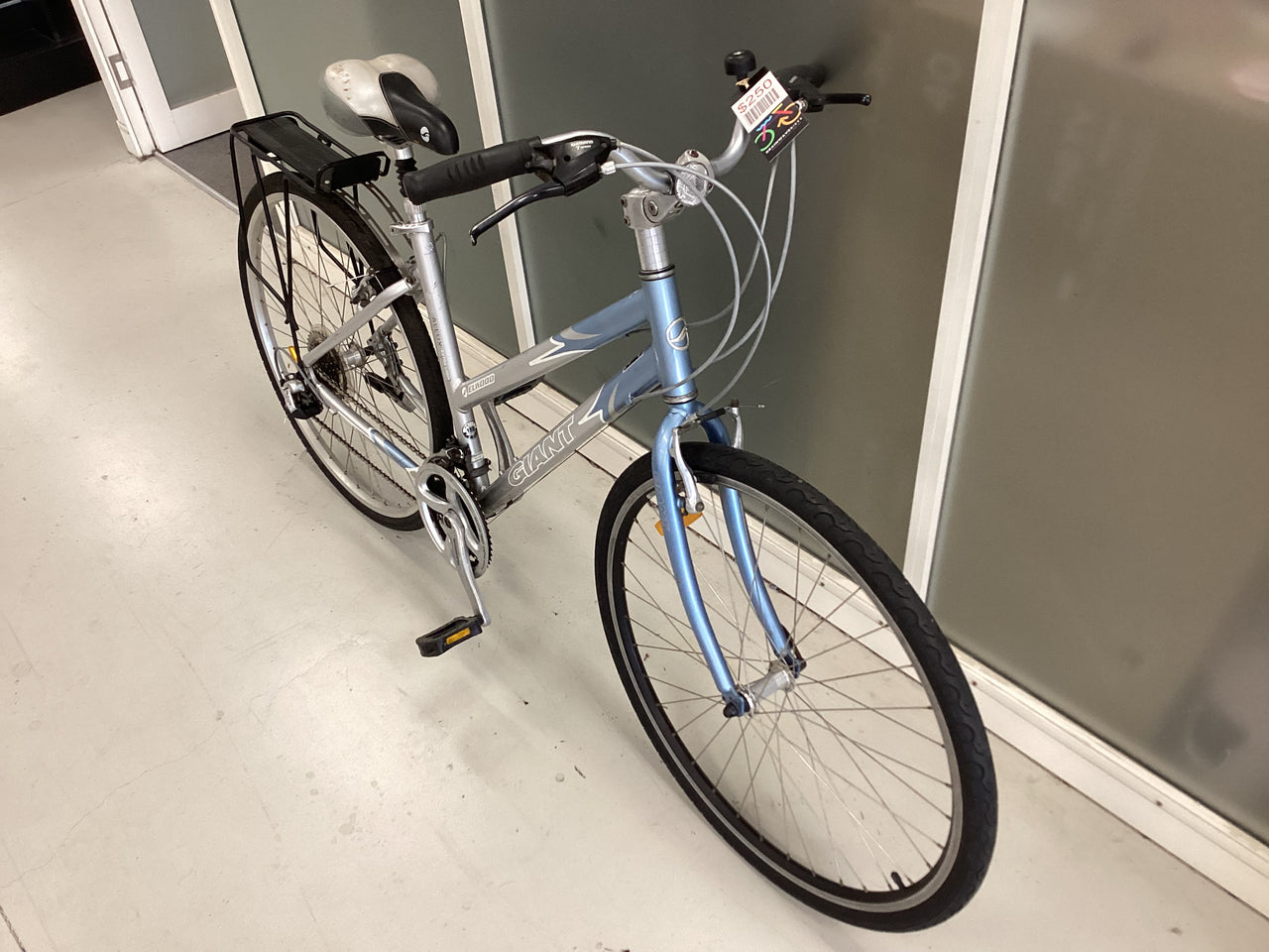 Giant - Elwood - Flat Bar Commuter - Silver , Blue (#4628)