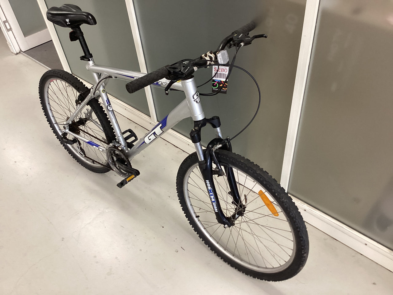 GT - Avalanche 3.0 - Mountain Bike - Silver , Blue , White (#4629)