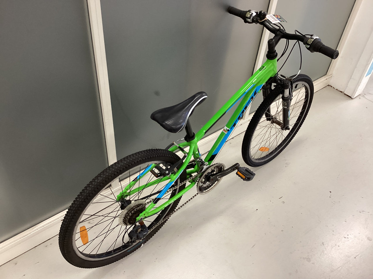 Trek - MT220 - Kids - Green, Black, Blue (#4660)