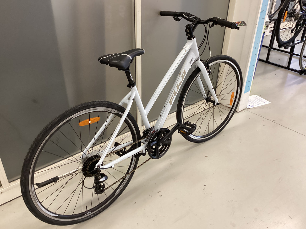 Fuji - Absolute - Flat Bar Commuter - White (#4679)
