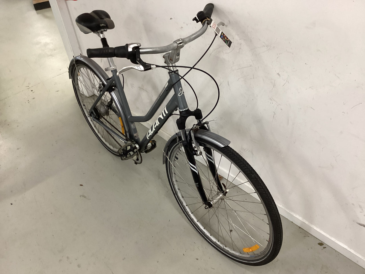 Avanti - Discovery 8 - Hybrid Commuter - Silver (#4820)