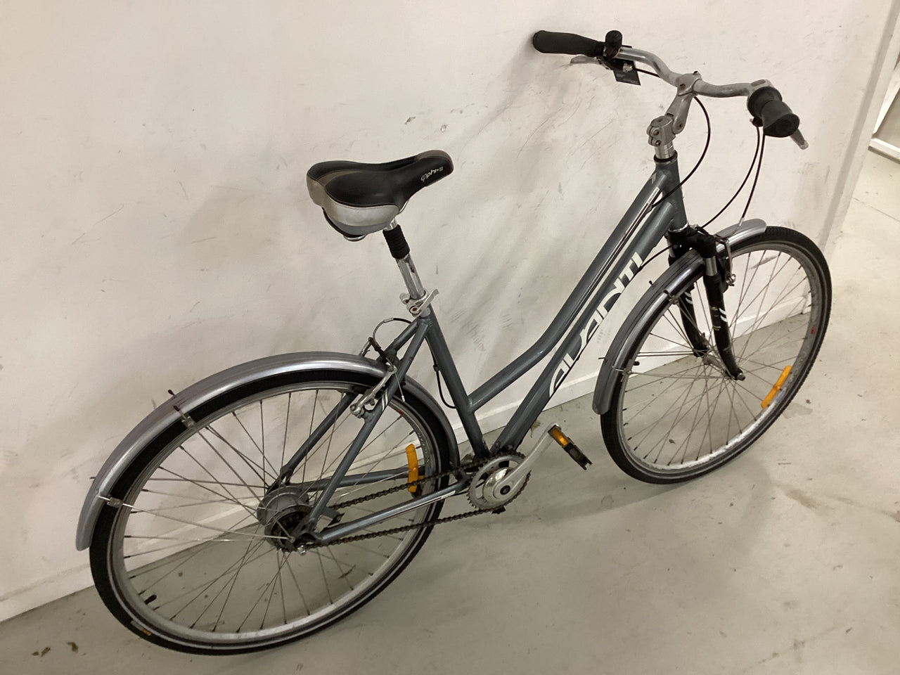 Avanti - Discovery 8 - Hybrid Commuter - Silver (#4820)