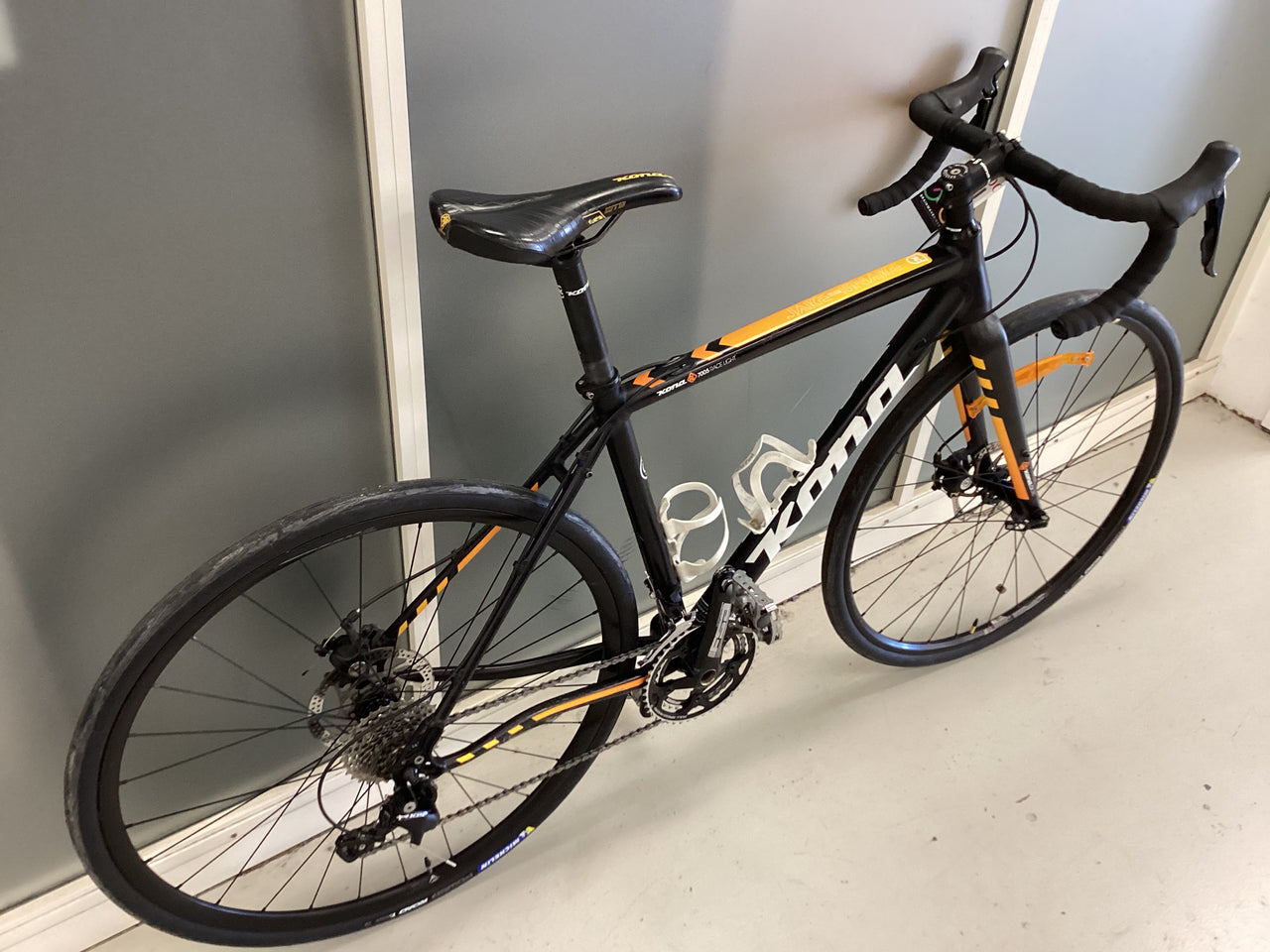 Kona - Jake the Snake Disc - Gravel Bike - Black , Orange , White (#4859)