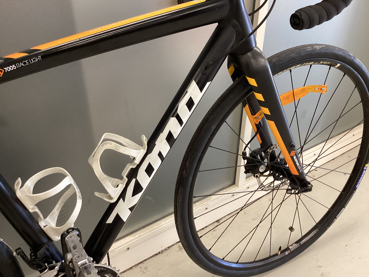 Kona - Jake the Snake Disc - Gravel Bike - Black , Orange , White (#4859)
