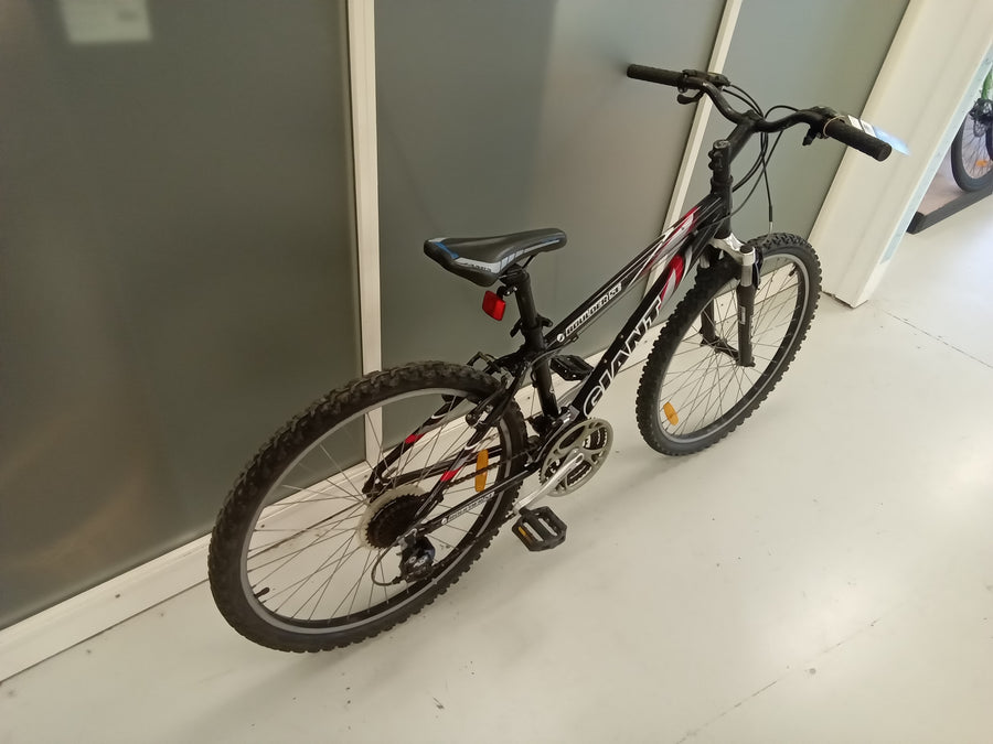 giant Boulder se Bike - 26"  - Mountain Bike, Colour: Black