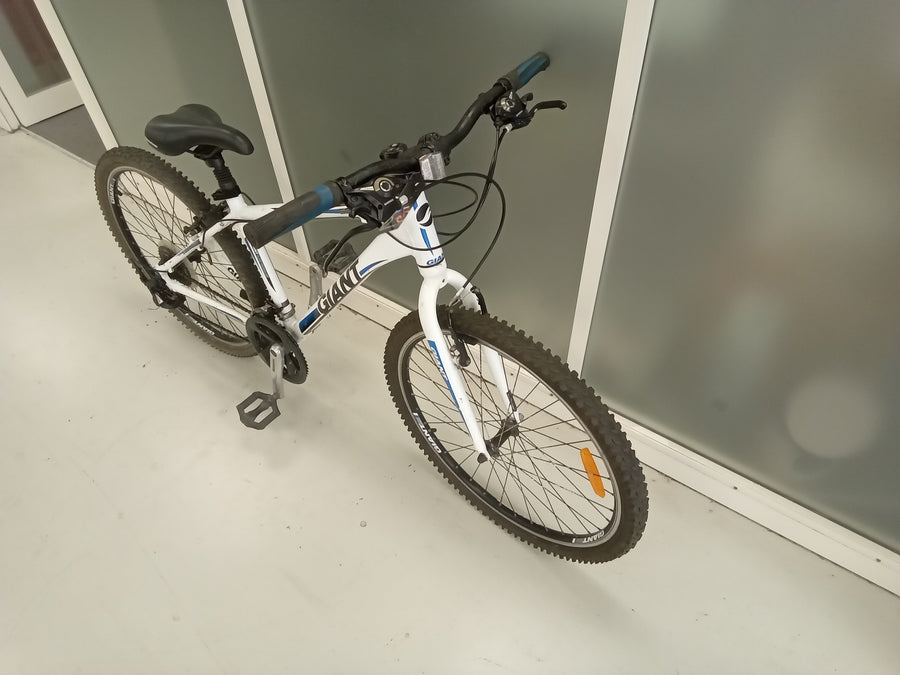 Giant  Bike - 26"  - Mountain Bike, Colour: Blue, White