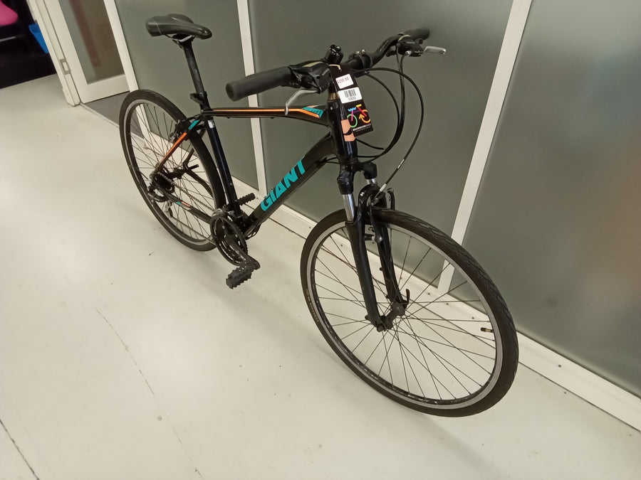 Giant Roam Bike -  50cm - Hybrid Commuter, Colour: Black, Green, Orange