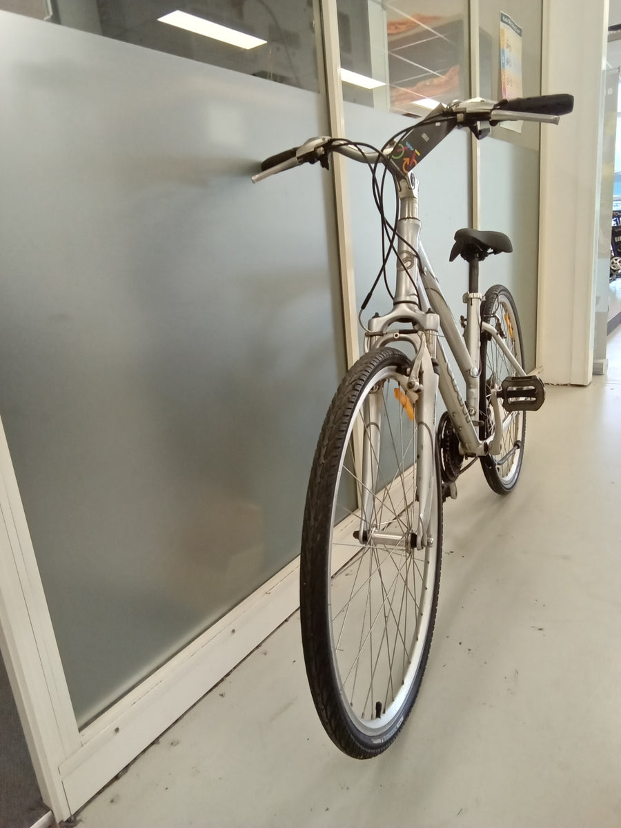 Giant Cypress Bike -  44cm - Hybrid Commuter, Colour: Silver