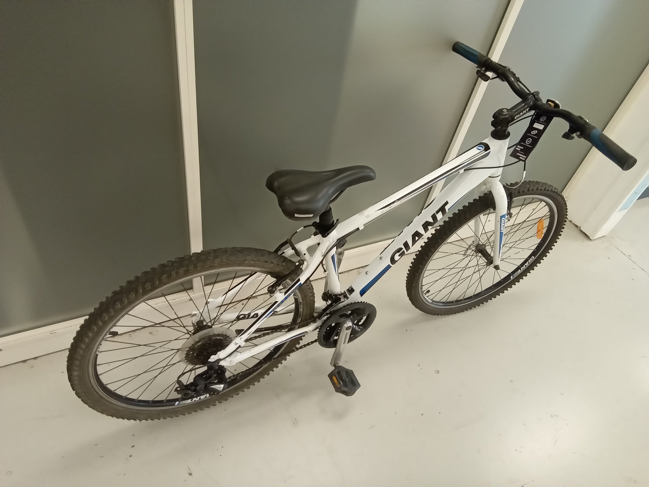 Giant  Bike - 26"  - Mountain Bike, Colour: Blue, White