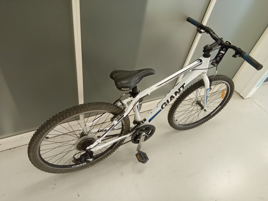 Giant  Bike - 26"  - Mountain Bike, Colour: Blue, White