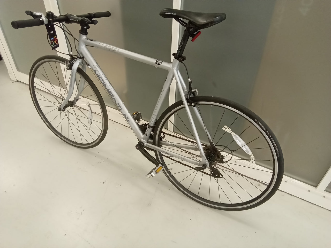 Momentum F120 Bike -  57cm - Flat Bar Commuter, Colour: Silver