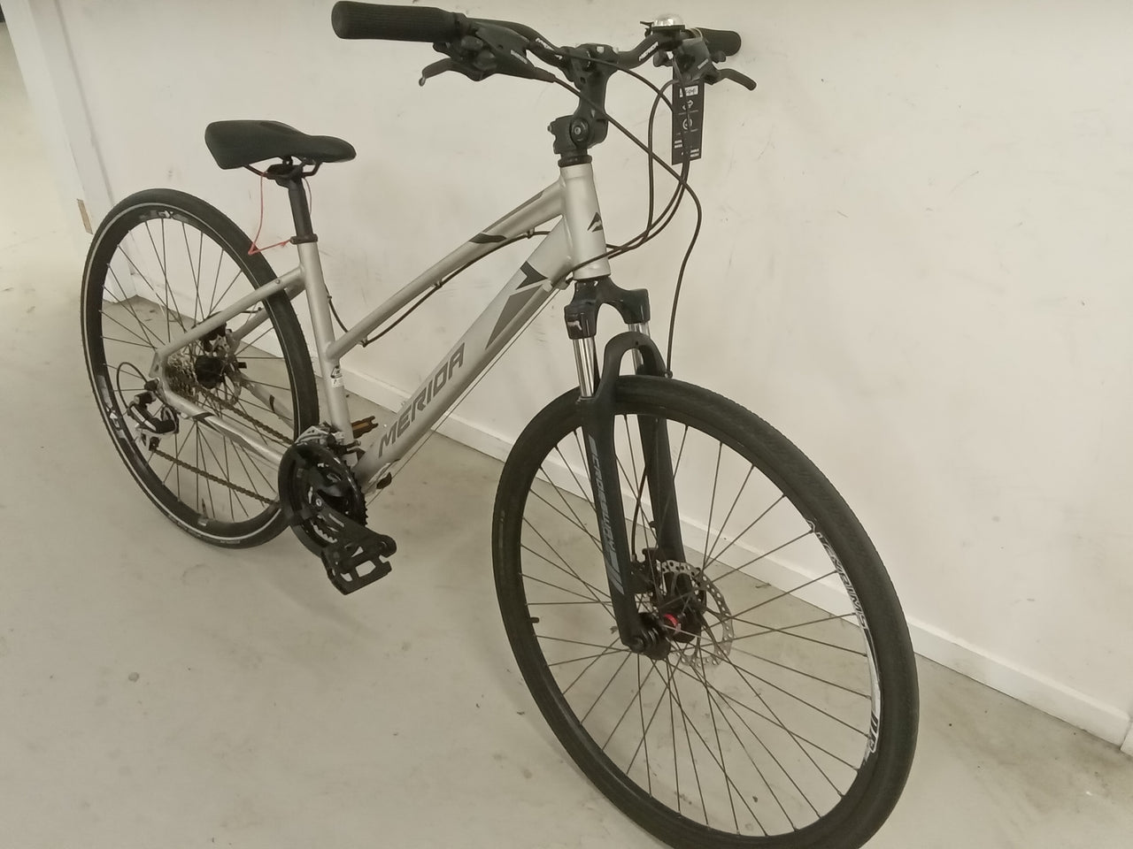 Merida Crossway 20 Bike -  42cm - Hybrid Commuter,
Flat Bar Commuter, Colour: Silver