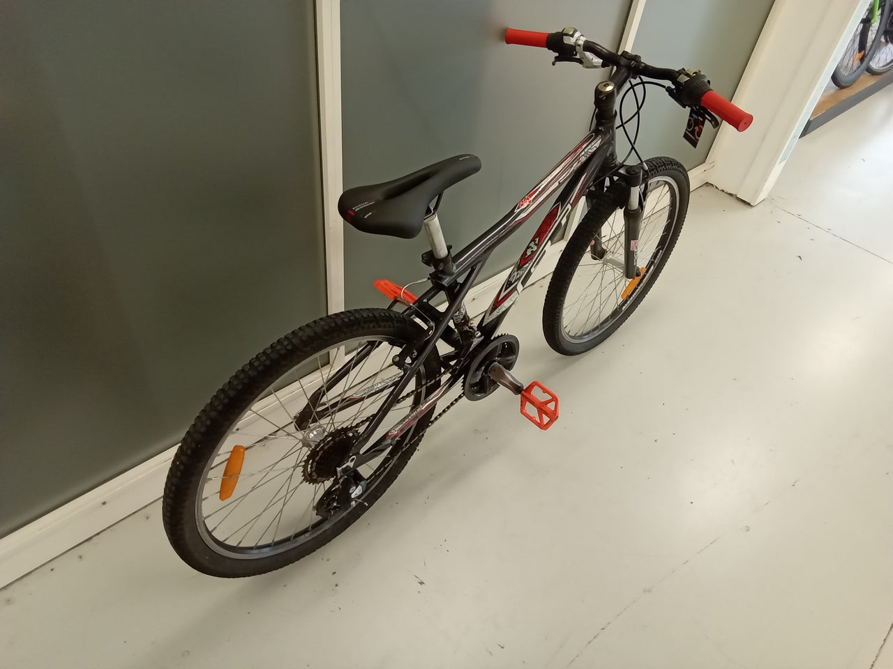 GT Aggressor 24 Bike - 24"  - Mountain Bike, Colour: Black, Red